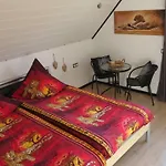 Luettingen Mit Fahrradgarage בית אירוח