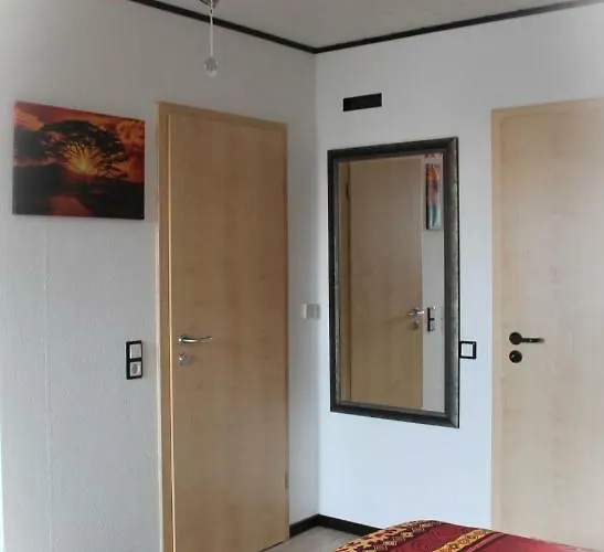 Luettingen Mit Fahrradgarage منزل للإقامة *